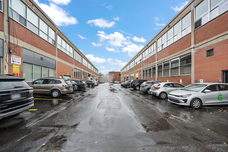 exterior-parking-montreal-mini-storage-ahuntsic-cartierville-2