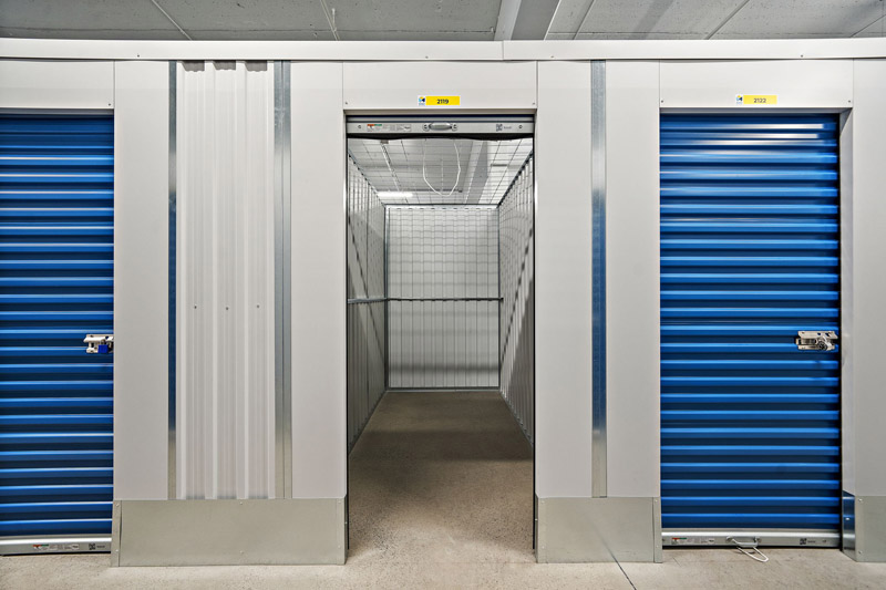 medium-storage-unit-montreal-mini-storage-ahuntsic-2-2