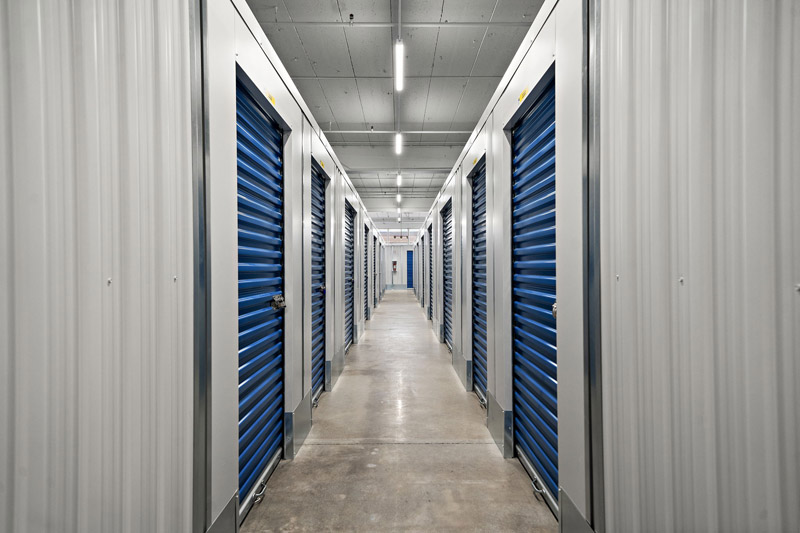 storage-facility-corridor-montreal-mini-storage-5-2